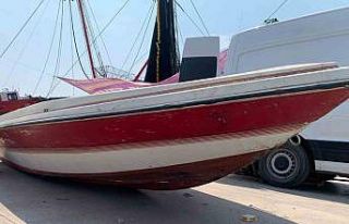 Denizde bulunan teknenin sahibi aranıyor