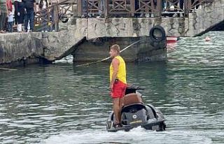 Denizde saygı duruşu büyük alkış aldı