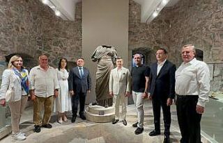 Denizden Gelen Kadın sergisi Marmaris Kalesi’nde...