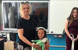 Derste ürettiklerini anaokulu öğrencilerine hediye...