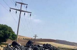 Devrilen kamyonun sürücüsü yaralandı