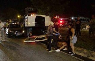 Devrilen minibüsten burunları bile kanamadan çıktılar