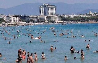 Didim’de sıcaklıklar arttı, Altınkum doldu taştı