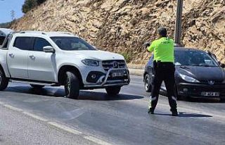 Dilan Çıtak, polisin üzerine araba sürdü