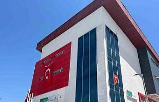 Diyadin’de sokaklar al bayrakla donatıldı