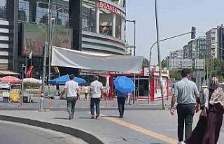 Diyarbakır sıcağında şemsiyeli çözüm