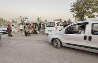 Diyarbakır Yeniköy Mezarlığı’nda araç trafiği...