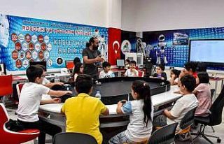 Diyarbakır’da çocuklar yaz atölyelerinde sanatla...