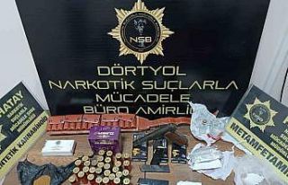 Dörtyol’da evden uyuşturucu ve cephanelik çıktı