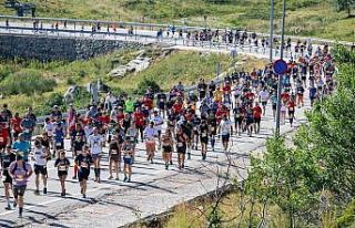 Dünyaca ünlü ultra trailciler Uludağ’da kıyasıya...