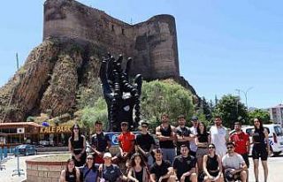 Dünyanın dört bir tarafından gençler Erzurum’da...