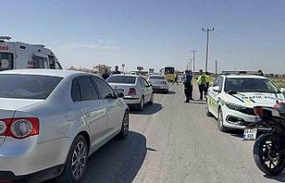 Dur ihtarına uymayan motosikletli polise çarptı