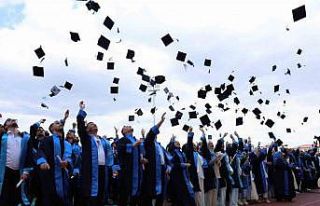 Düzce Üniversitesi’nde mezuniyet coşkusu