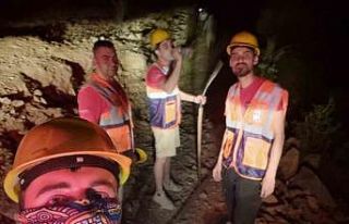 Edremit’te zeytinlik alanda çıkan yangın kontrol...