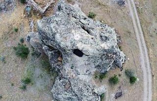 Efsanelere konu olan Gelin Kayası havadan görüntülendi