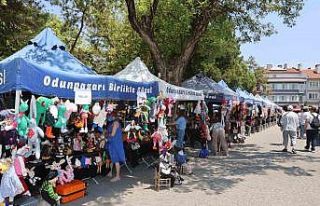 El emeği göz nuru ürünler Hicri Sezen’de ziyaretçilerini...