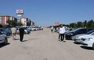 Elazığ ikinci el oto pazarında araç çok, alıcı...