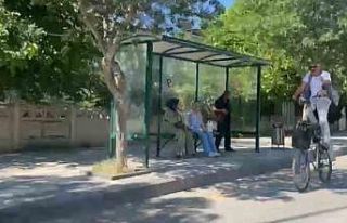 Elazığ’da ilginç görüntü: Yüksek bisikletiyle...