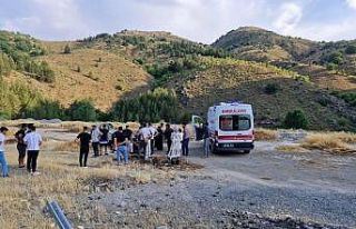 Elazığ’da otomobil takla attı: 2’si ağır...