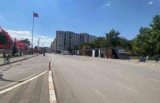 Elazığ’da sıcaklık 40 dereceye yaklaştı, caddeler...