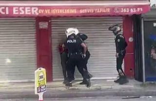 Elinde bıçakla rahatsızlık veren şahıs, etkisiz...