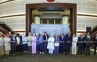 Emine Erdoğan, "Bahçedeki Sırlar" sergisinin...