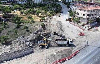 Erciyes Mahallesi’nde yol genişletme çalışmaları...