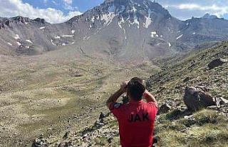 Erciyes’e zirve tırmanışı yapan dağcı mahsur...