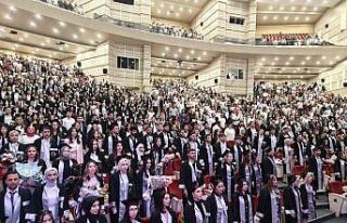 ERÜ’de genç iletişimciler mezun oldu