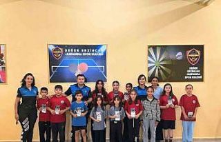 Erzincan emniyeti öğrencileri bilgilendirmeye devam...