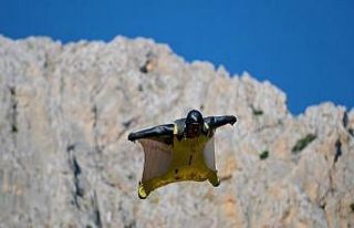 Erzincan’da yarasa kanat atlayışları nefes kesti