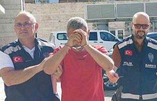 Eşini ve kızını hastanelik etti, polise bıçak...