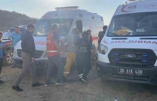 Eskişehir’de yangına müdahale eden itfaiye eri...