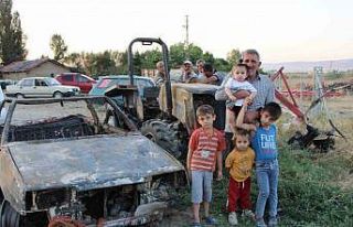 Ev, traktör ve otomobili yanan çift 4 torunuyla...