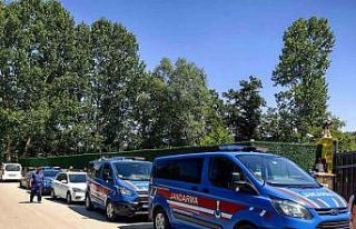 Evinde silahla vurulmuş halde bulundu