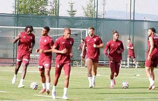 Fatih Tekke: "En az iki orta saha, bir kenar...