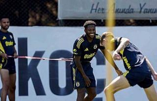 Fenerbahçe, günün ilk antrenmanını yaptı