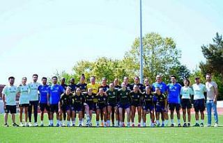 Fenerbahçe Kadın Futbol Takımı, yeni sezon hazırlıklarına...