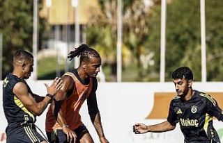 Fenerbahçe, yeni sezon hazırlıklarına devam etti