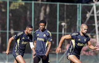 Fenerbahçe, yeni sezon hazırlıklarını sürdürüyor