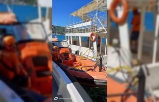 Fethiye limanında su alarak batma tehlikesi yaşayan...