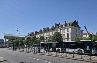 Fransa’da kamusal alanlarda sigara yasağı yürürlüğe...