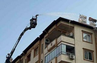 Gaziantep’te 6 katlı binanın çatısında yangın