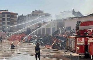 Gaziantep’te meslek lisesindeki yangına müdahale...