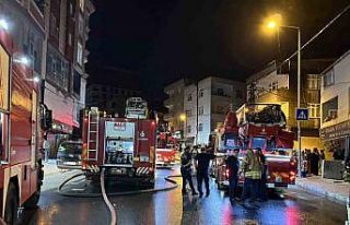 Gaziosmanpaşa’da yangın paniği: 3 katlı binanın...