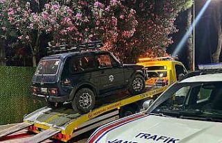 Gökçeada’da tuz gölünde arazi aracıyla drift...