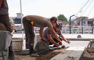 Güvenli yaya trafiği için kaldırımlar yenileniyor