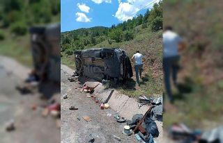 Hafif ticari araç menfeze çarpıp takla attı: 3...