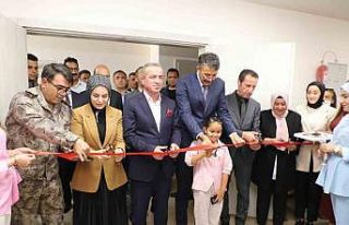 Hakkari’de 1940 ve 1960’lara ait gelinlikler sergilendi