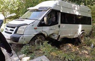 Hakkari’de minibüs takla attı, 7 kişi yaralandı